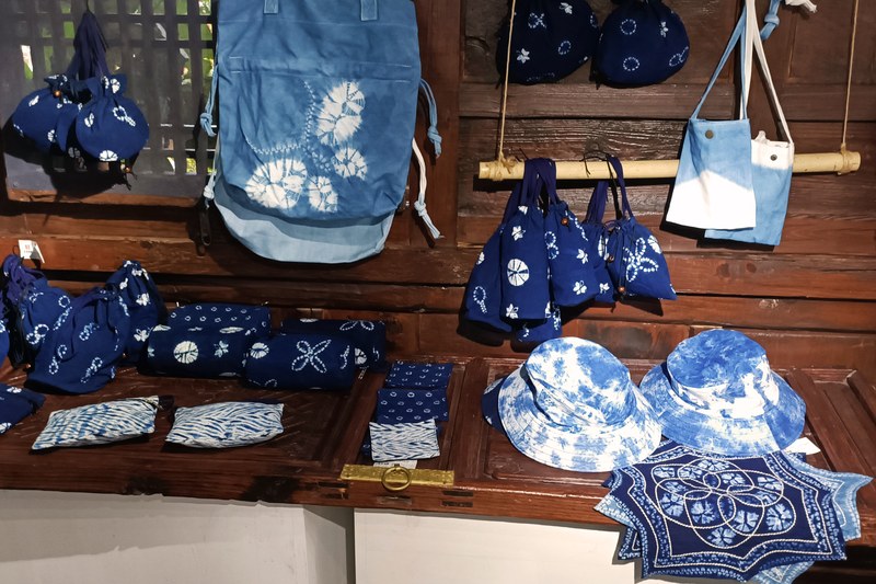 各种扎染工艺品.jpg