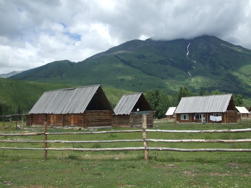新疆-禾木-喀拉斯乡的木屋 - panoramio.jpg
