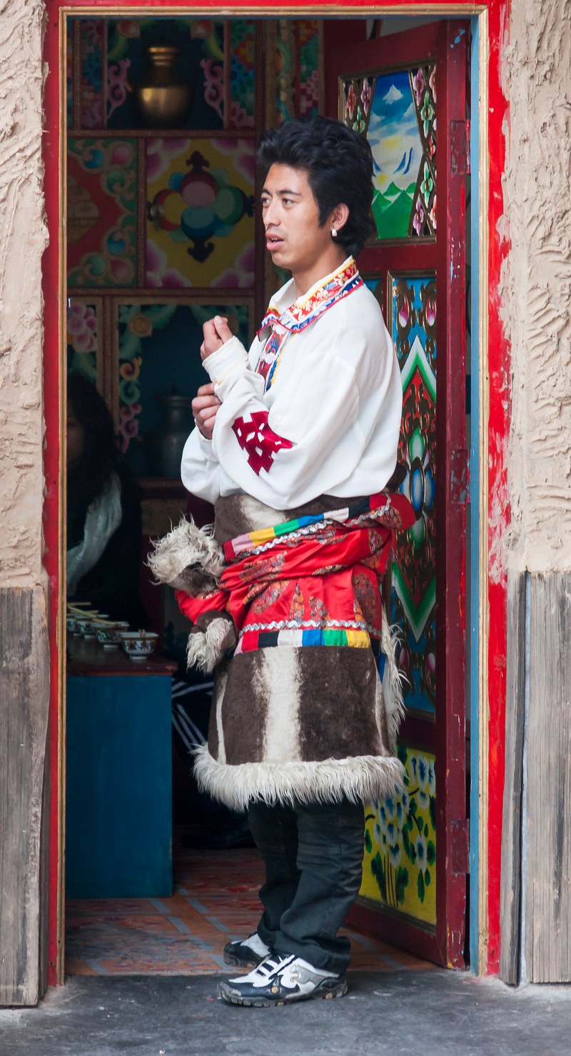 Jiuzhaigou Sichuan China Tibetan-man-01.jpg